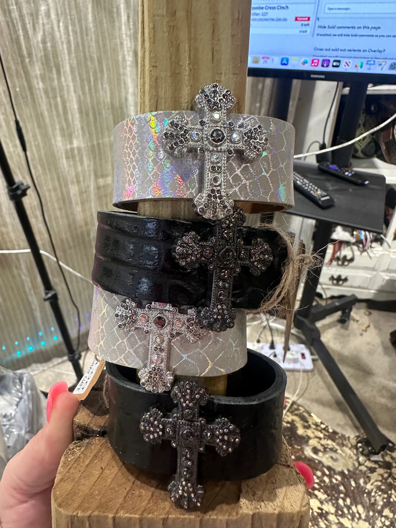 Small Cross Snap