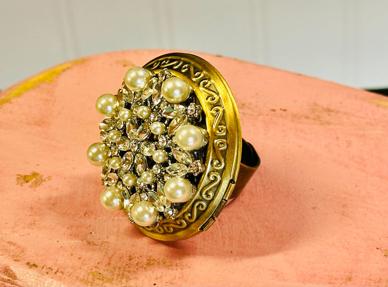 Vintage Ring w/ locket